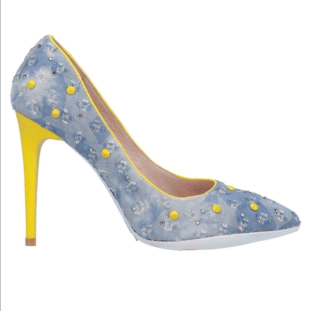 New pump shoes, no tag. Heel height: 4”